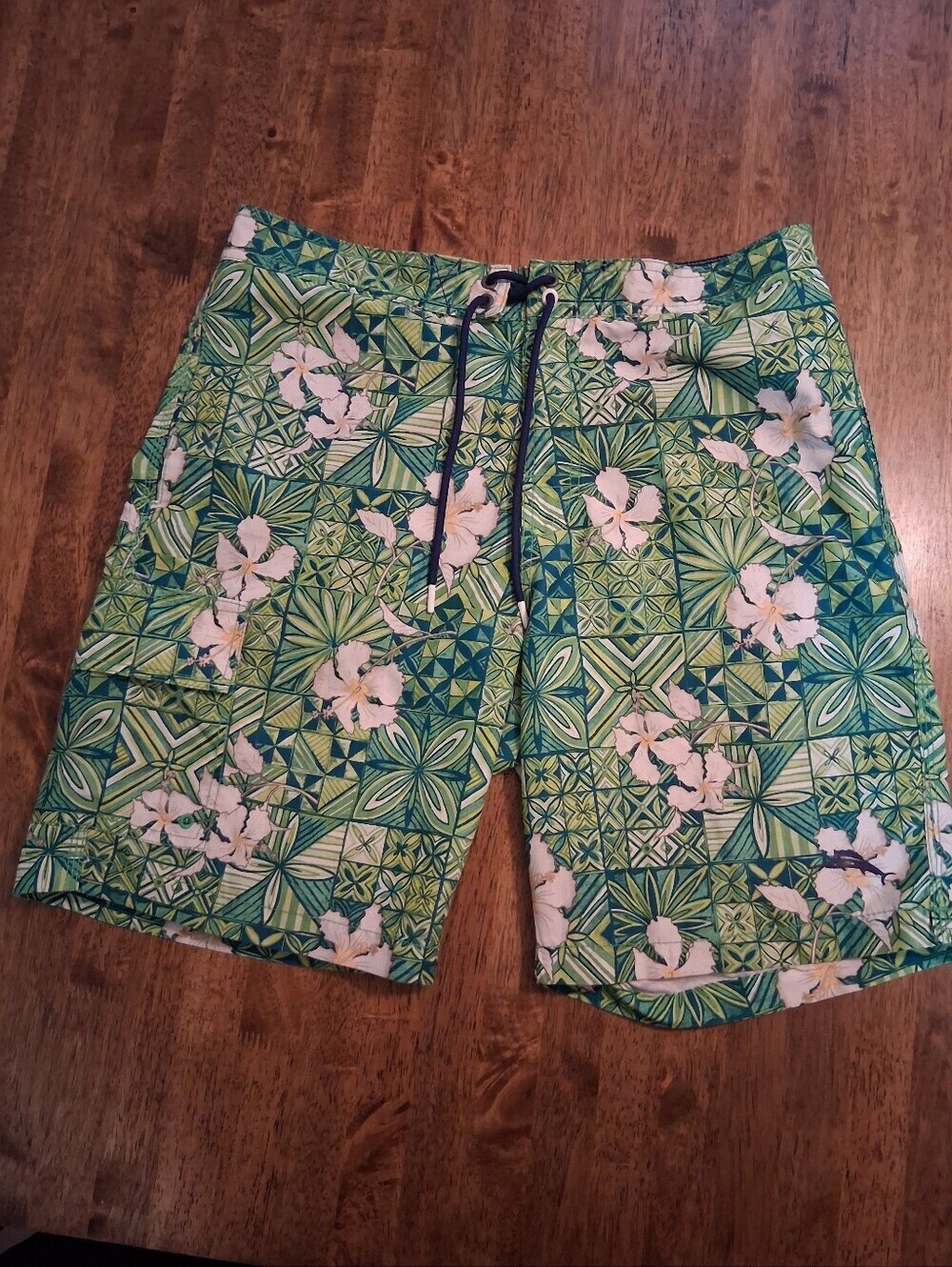 Tommy Bahama Baja Tahitian Tiles Swimwear TR921976 Green Floral Hawiian size M